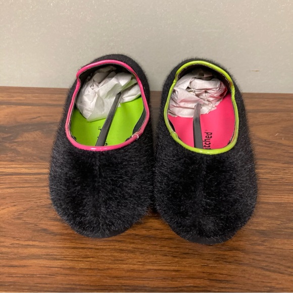 NWT Quirky & Cute Little Miss Matched Black Furry Loafers 9 - Picture 5 of 12
